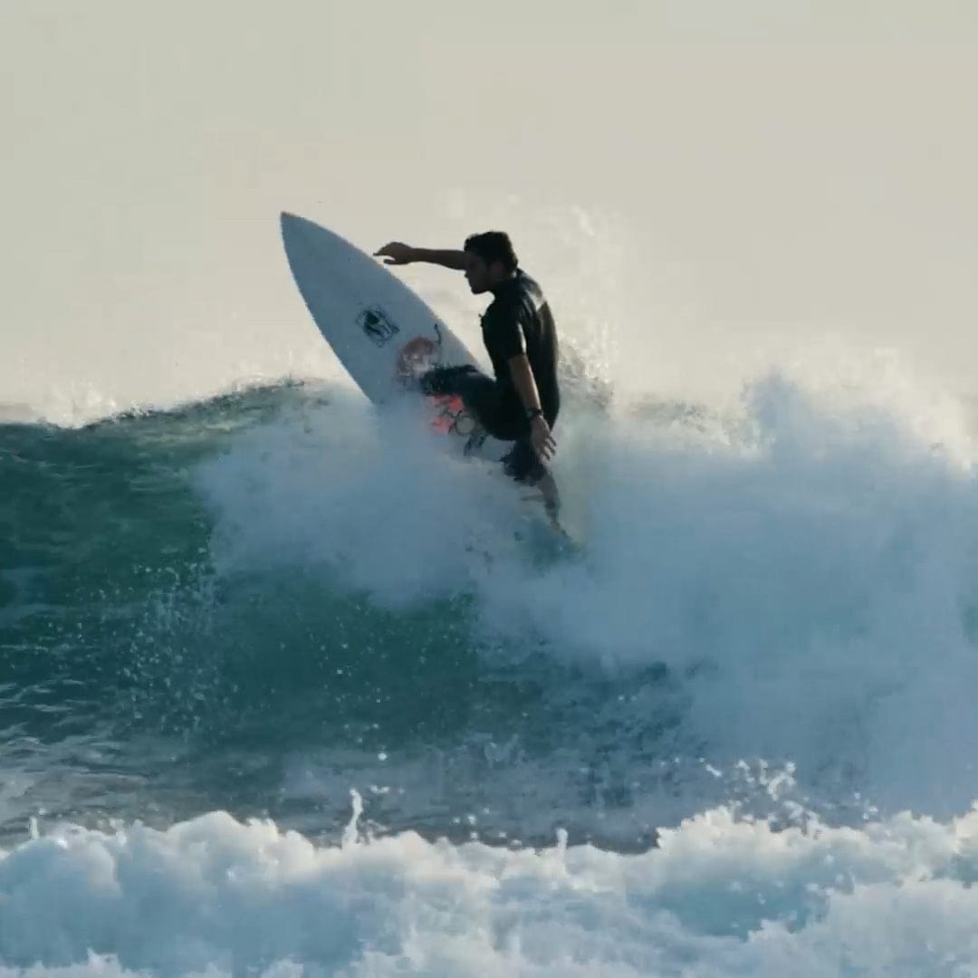 Load video: Surfer shredding waves