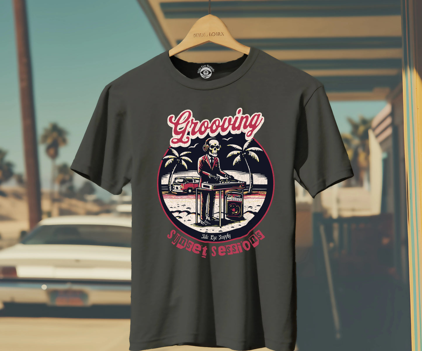 Grooving - Retro Red T-Shirt