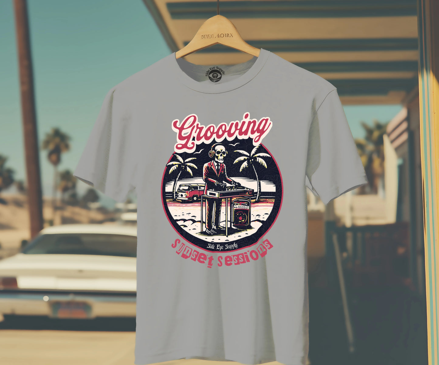 Grooving - Retro Red T-Shirt