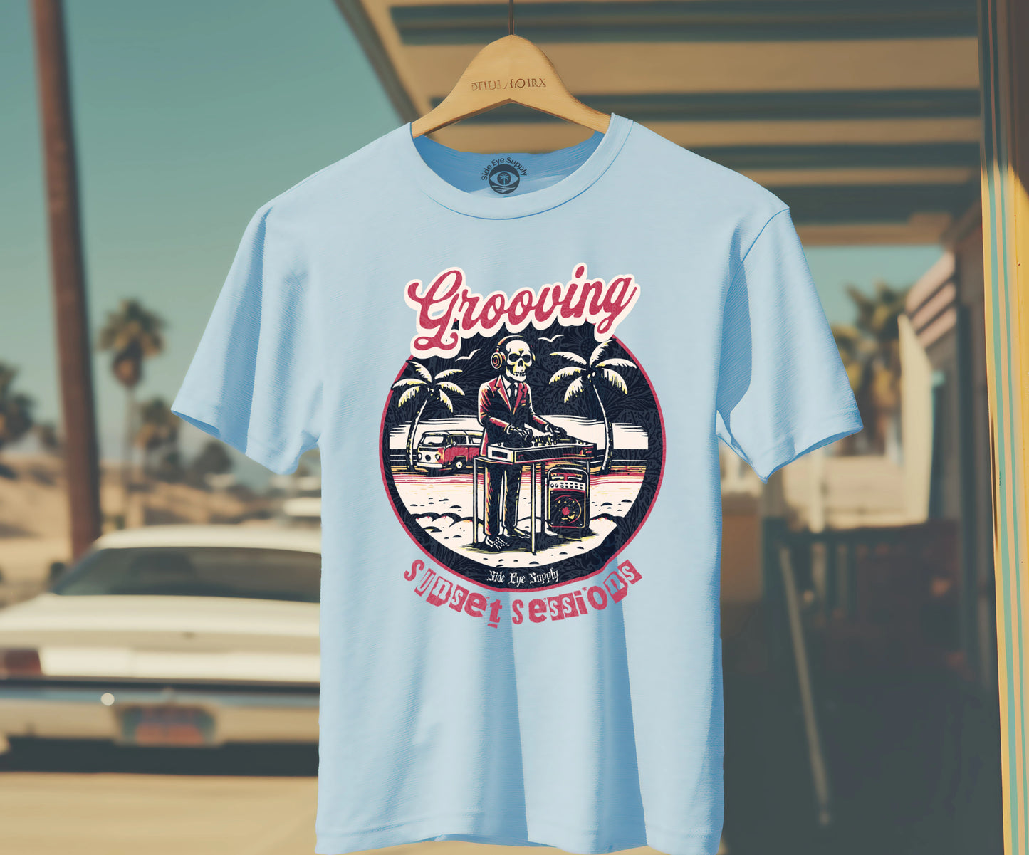 Grooving - Retro Red T-Shirt