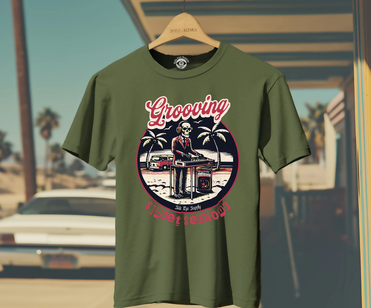 Grooving - Retro Red T-Shirt