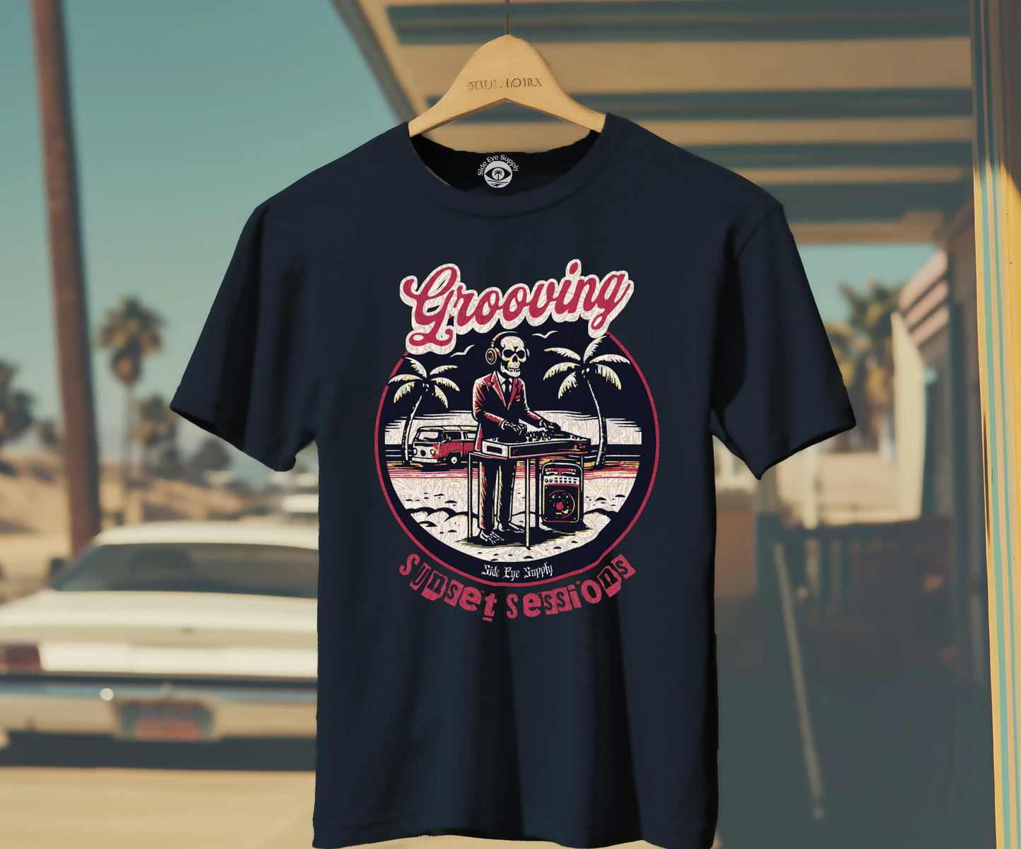 Grooving - Retro Red T-Shirt