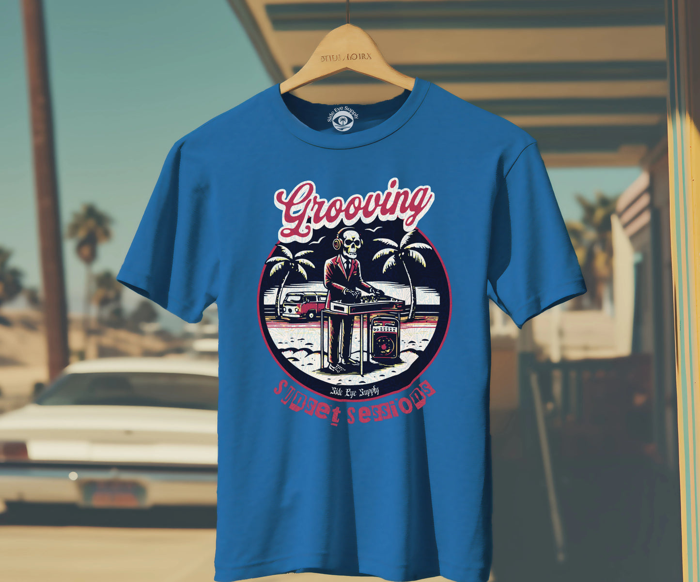 Grooving - Retro Red T-Shirt