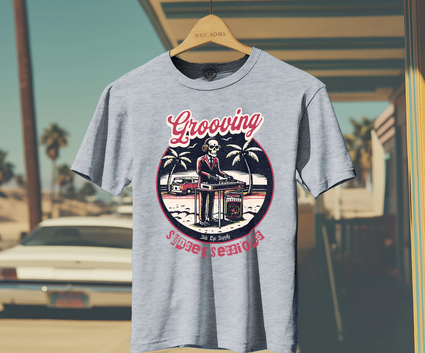 Grooving - Retro Red T-Shirt