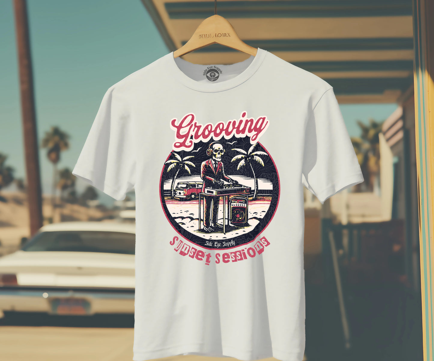 Grooving - Retro Red T-Shirt